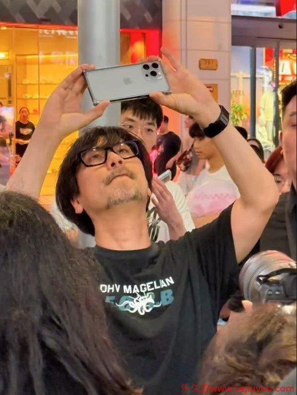 小岛秀夫抵达上海 多名玩家在百联ZX偶遇本人-乐久游-游戏盒子